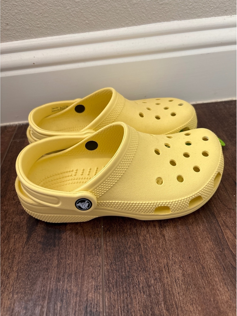 Yellow Crocs M4 W6